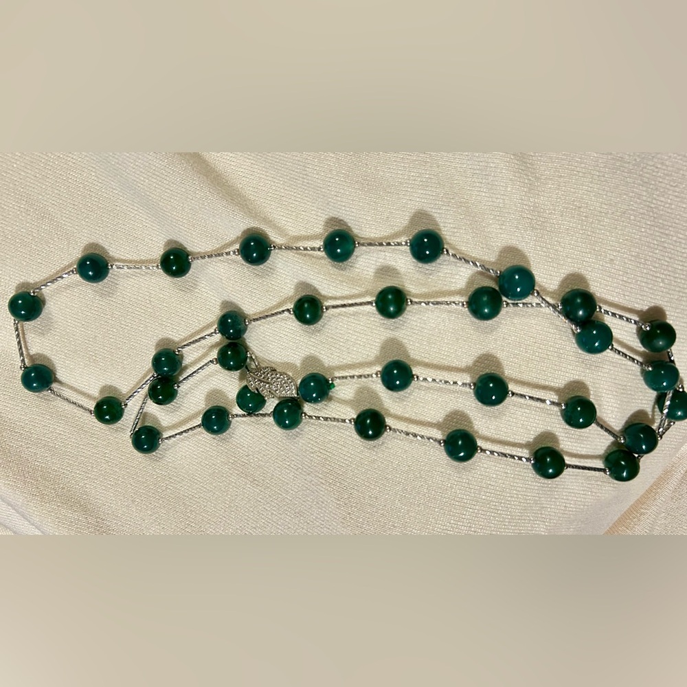 Elegant Green Beaded Necklace with Silver Leaf Accent - Picture 2 of 3
